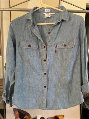 Vintage Levi's Light Denim Blue Chambray Button-Front Shirt